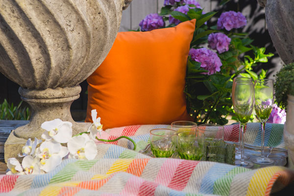 Outdoor furniture settings and decorating for summer