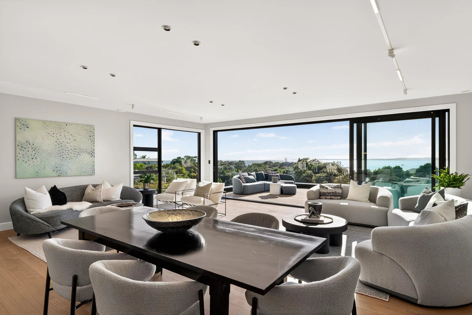 52 Beach Road, Castor Bay