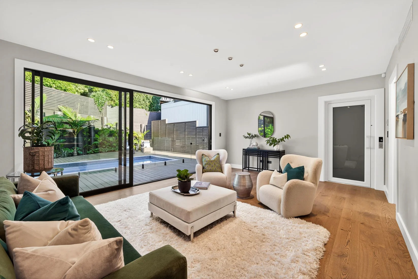 52 Beach Road, Castor Bay