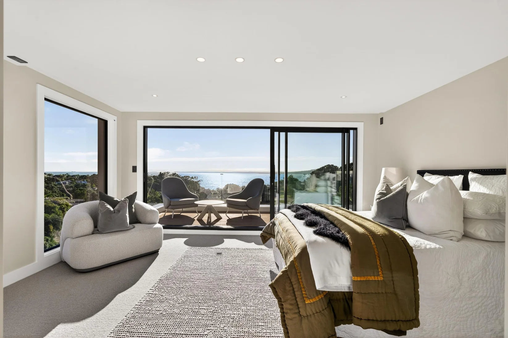 52 Beach Road, Castor Bay