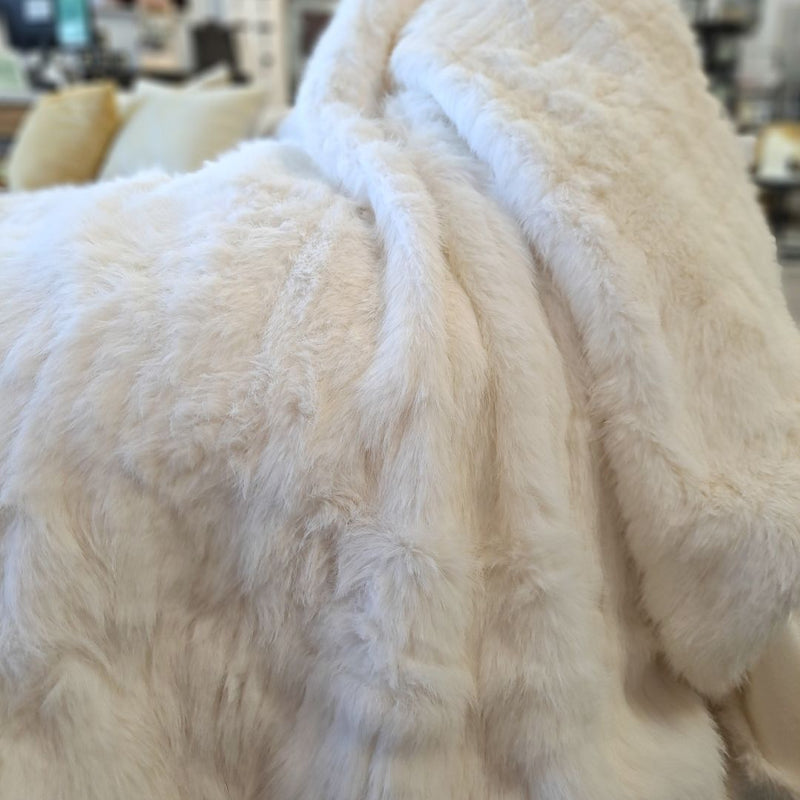 Husky White Throw - 150x200