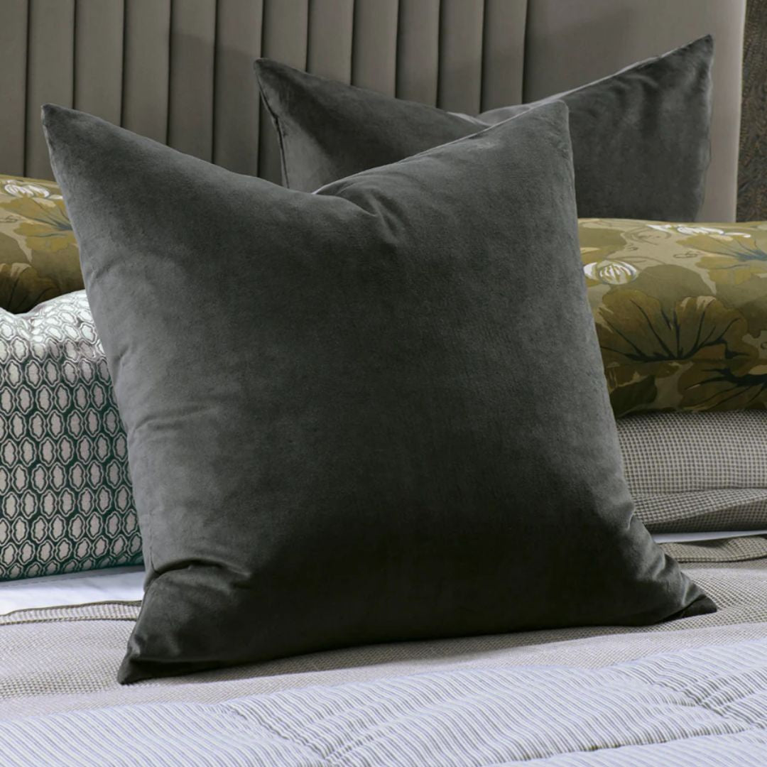 Mateo Graphite Eurocase in Pair