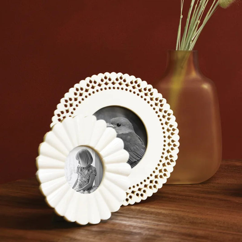 Single Scalloped Round Cream Photo Frame